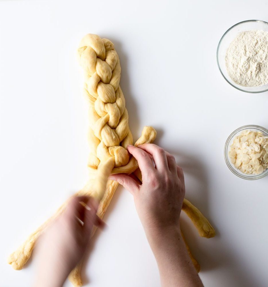 tsoureki recipe picture